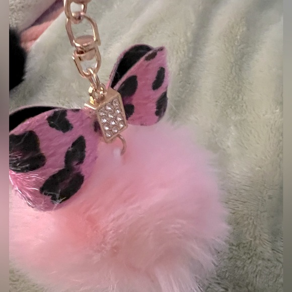 PINK FUR- BOW WITH CRYSTAL KEY CHAIN/ PURSE CHARM - Picture 1 of 3